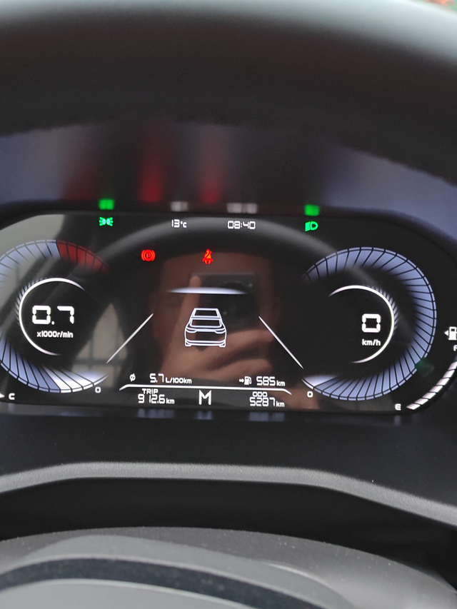 25款帝豪手动龙腾版高速油耗
跑了差不多800多km的高速油耗也就这样了