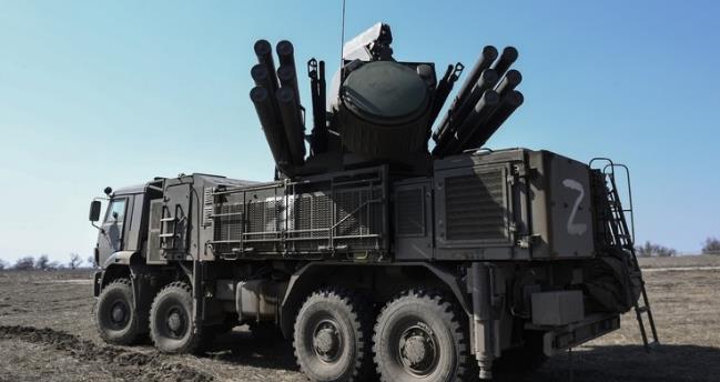 说一套做一套，泽连斯基嘴上声称同意美国的停火提议，然而乌军却派遣无人机，千里突袭