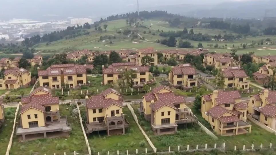 当年抢破头，如今烂在山里！35亿昆明天麓别墅，坑了多少有钱人？