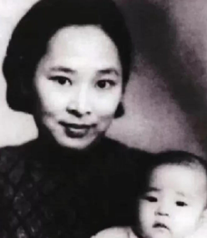 1941年，多年未见丈夫的曾宪植来到丈夫叶剑英的住处，可当她推开房门时却傻眼了，