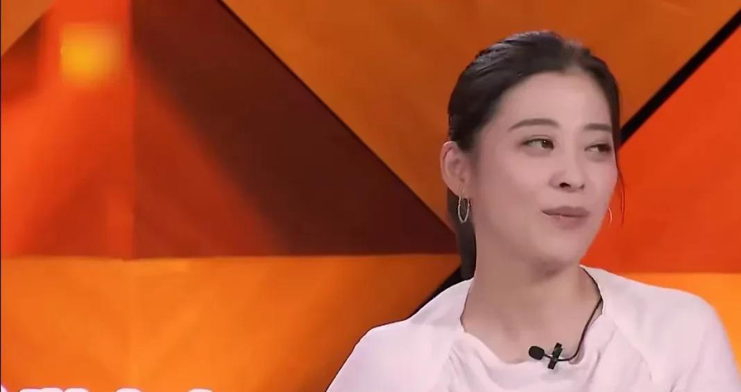 演员梅婷说：“我们家现在是一个大家庭，我爸我妈、我婆婆我公公、我、我老公、两个孩
