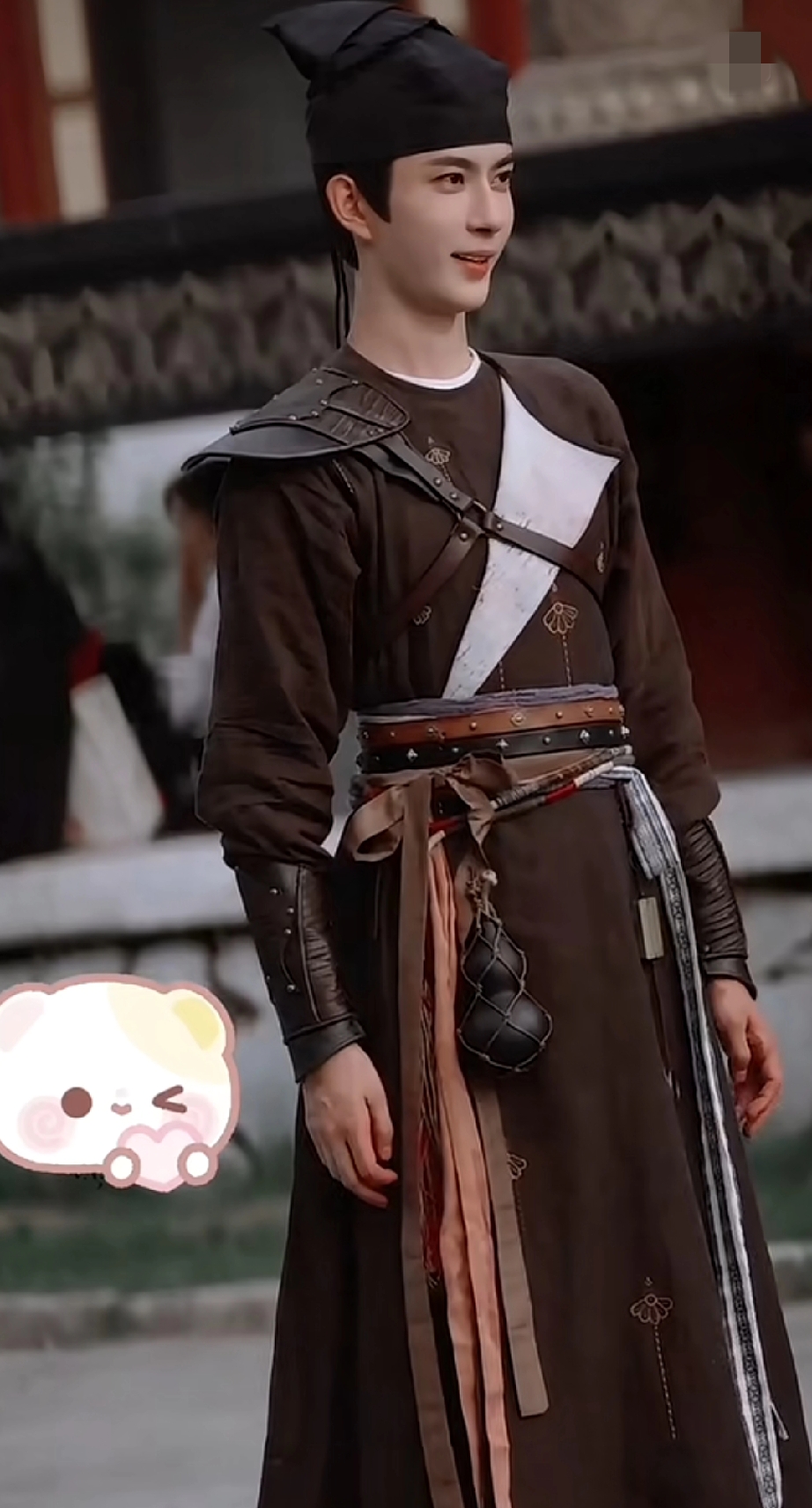 萌萌这个造型好帅啊！这是哪部剧？

萌萌笑起来特别好看，荧幕前的你是不是也忍不住