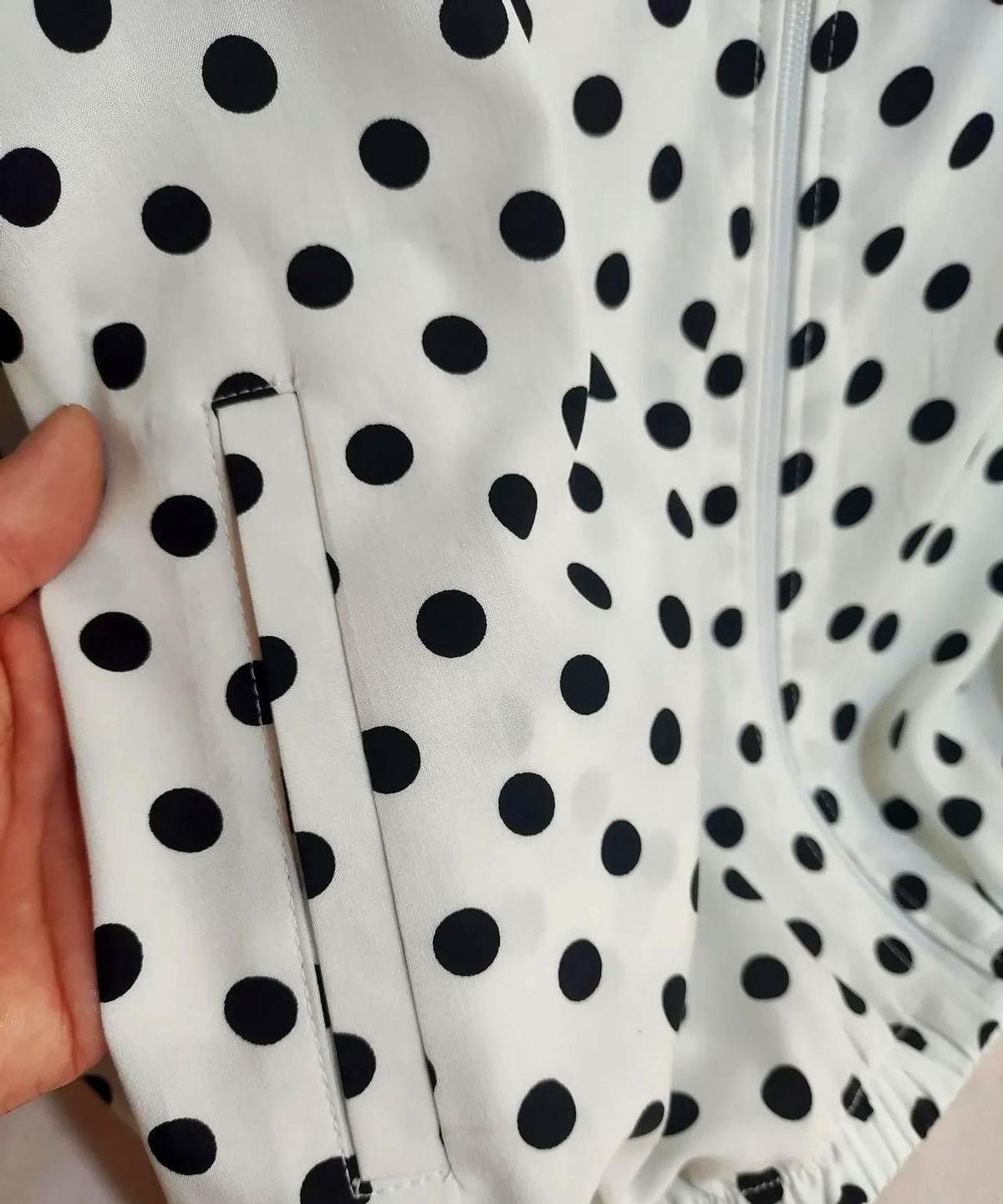 老公每天天蒙蒙亮就爬起来，第一件事准是给我端来一杯温开水，热乎乎的，喝下去整个人