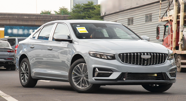 提车当天一定要注意
在你验完车，交完尾款之后，会有人冒充厂家工作人员来跟你说一些