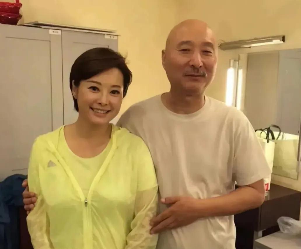 袁立和陈佩斯应该是两代人了，陈佩斯比袁立大18岁，但他俩共同主演过一个电视剧。那