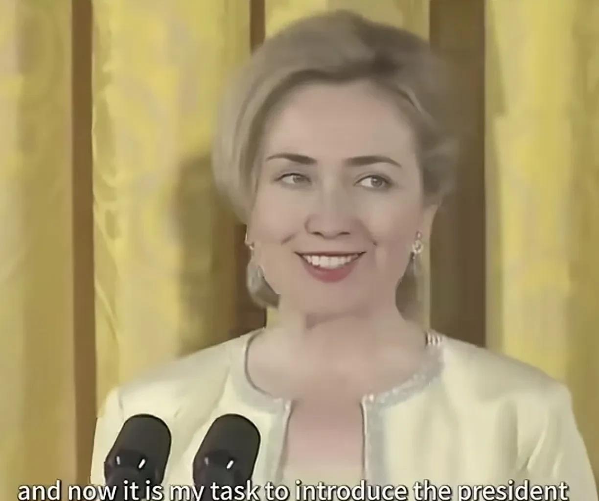 不得不承认，希拉里当时真的属于世界最顶级的美女！
但是最终还是败给了莱温斯基这个