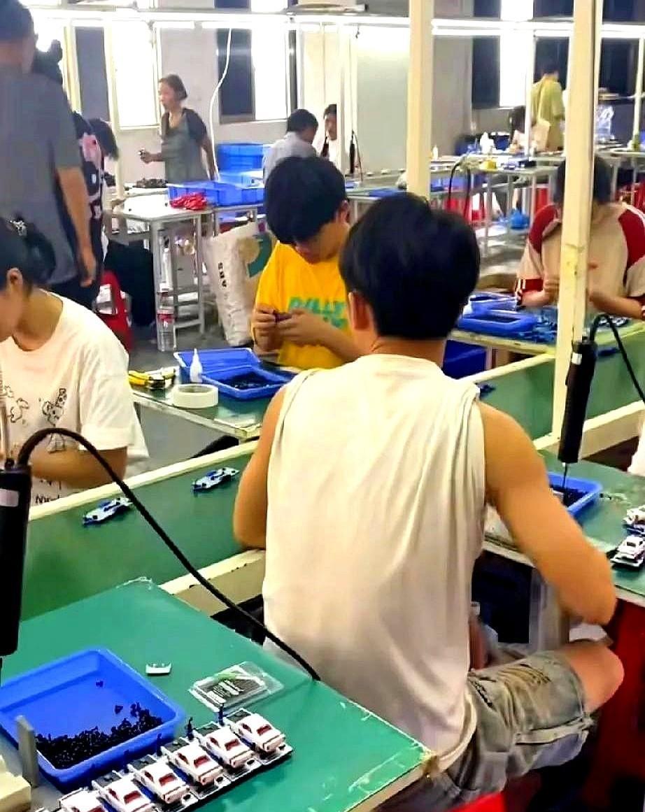 “黑厂！真的是太黑了。”
线长那句“爱干不干”真是戳心窝子，咱们临时工连呼吸都是