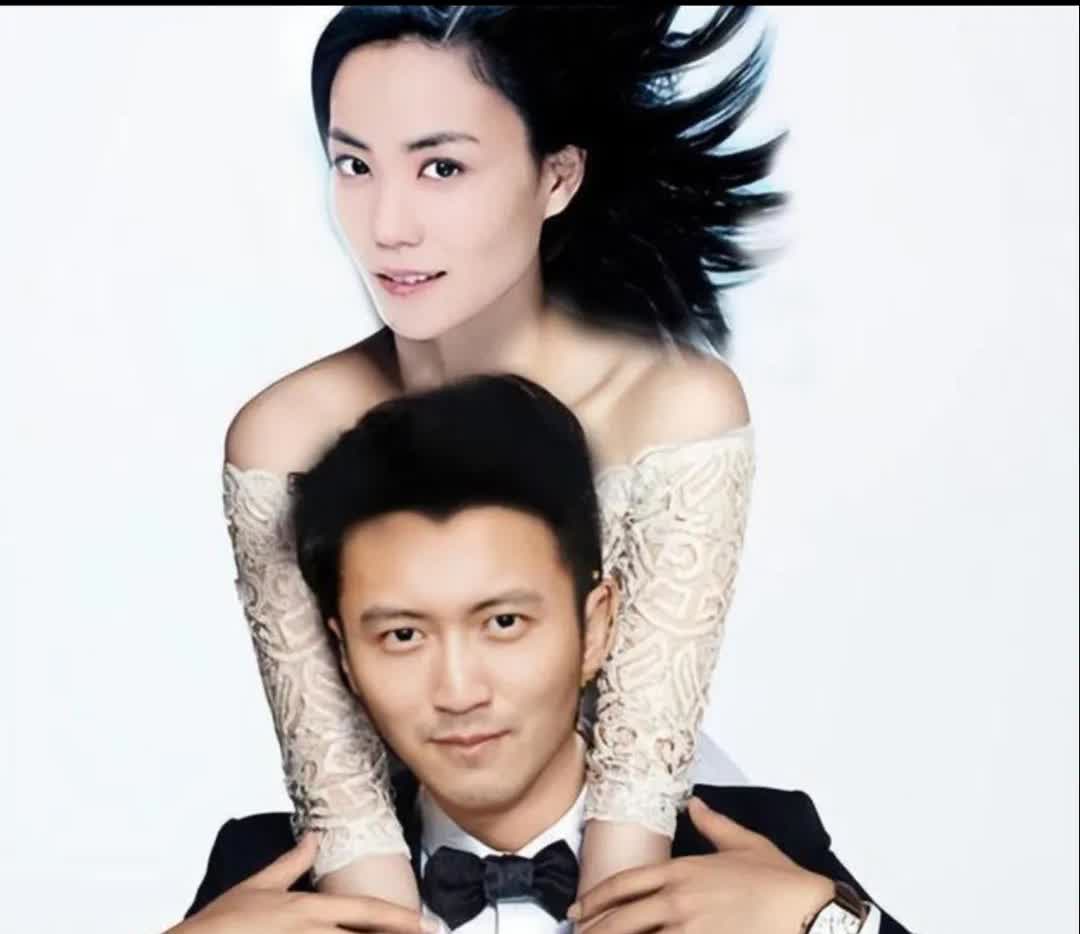 谢老友说“王菲非常非常的单纯”他就喜欢她的单纯。



单纯？她单纯吗？