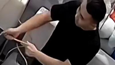男子去店里充电，临走时扯断数据线，店家：几人不承认做了坏事