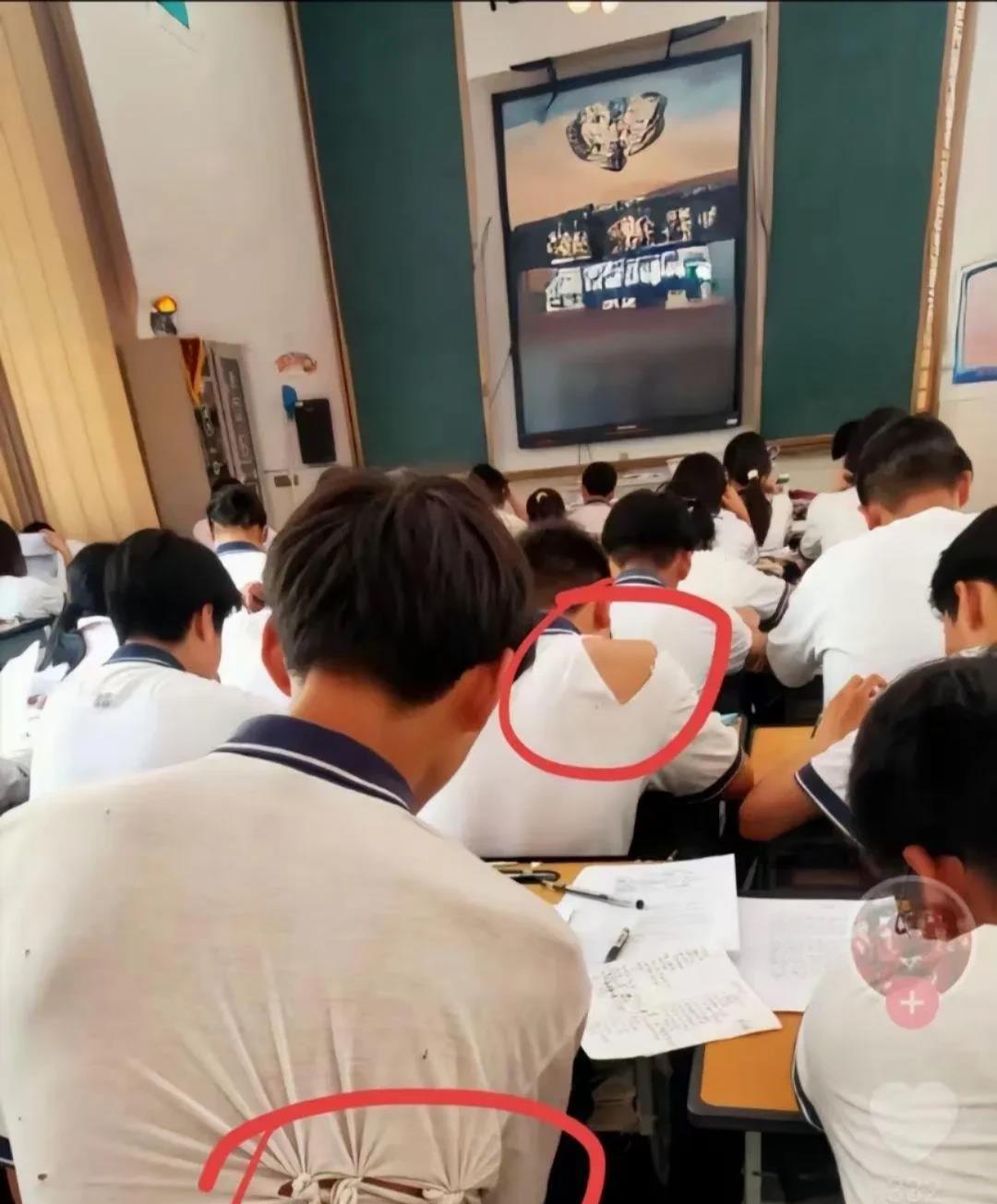 就一件校服吗？还好已经毕业了
