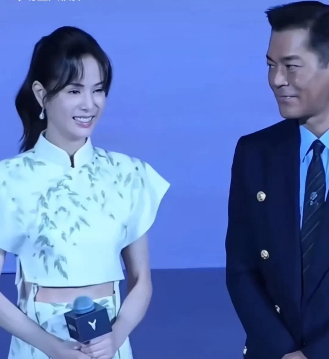 时隔30年，
60岁的姑姑还是那么美，
过儿倒是老了好多。
雪藏10多年的小龙女