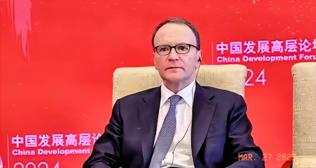 德国记者马克这趟中国行，简直像一颗重磅炸弹，把外媒精心构筑的虚假滤镜炸得粉碎！1