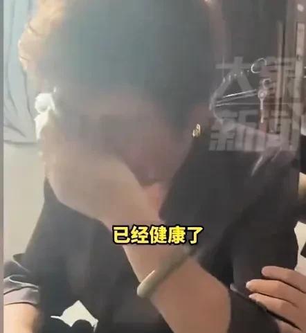 少校张伟跳水连救五人，最害怕最担心的就是张伟的母亲了。张伟救到第四个时，已累到虚
