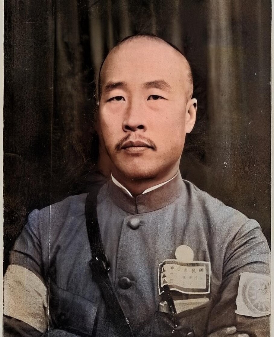 1938年1月19日，在军法会审中，何应钦问韩复榘：“你为何把济南放弃了？”韩复