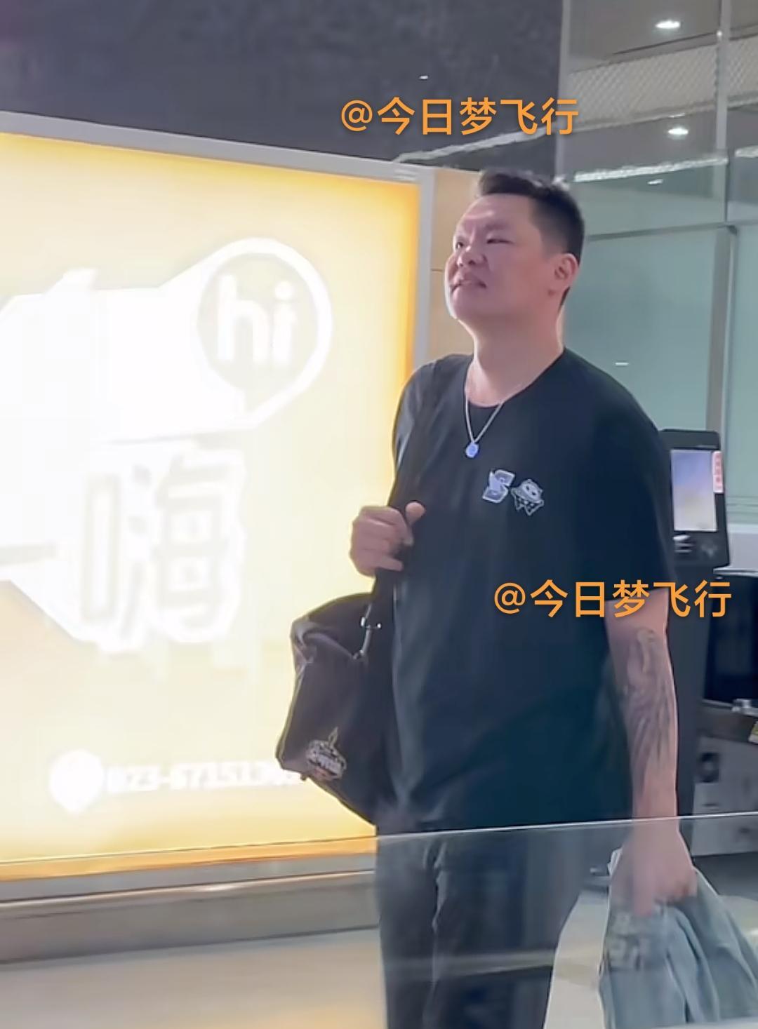 下班后的快乐，朱芳雨今晚的吃播主题会是重庆火锅和涪陵榨菜美食！
广东队今天下午四