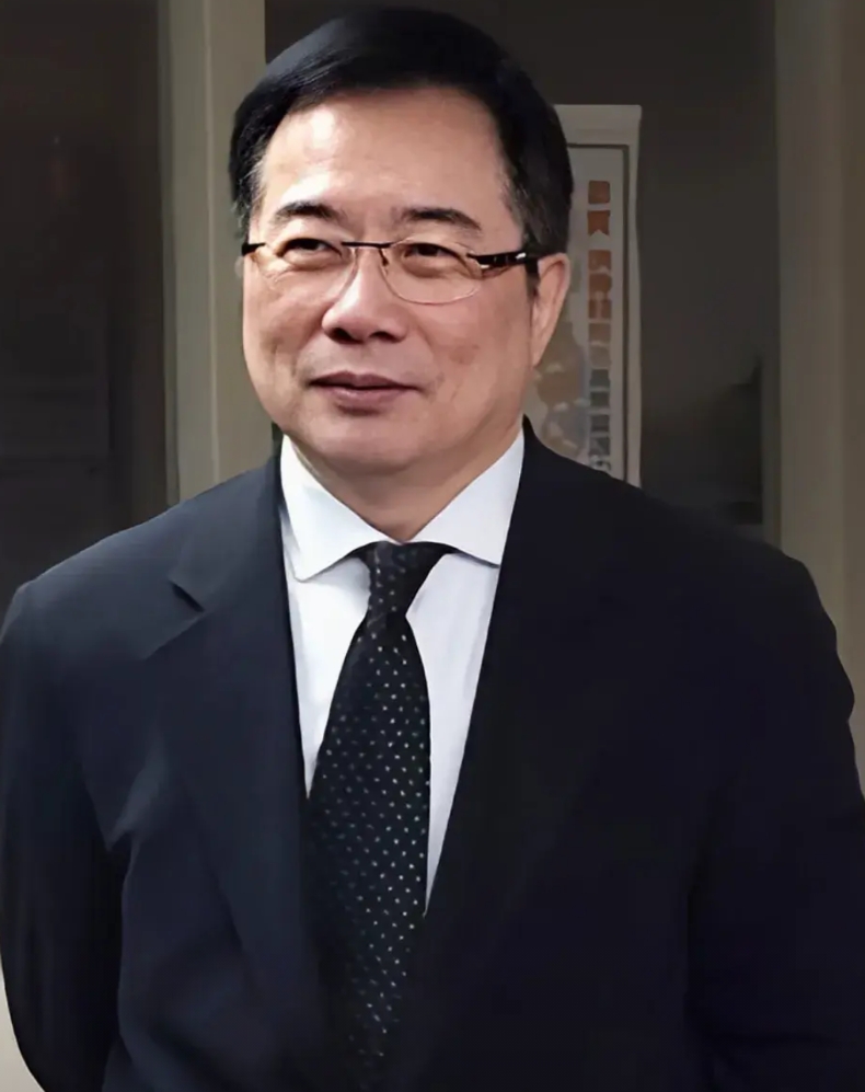 雷倩：台湾不能沦为像乌克兰一样的下场，乌克兰现在已经快走投无路了。蔡正元反驳道：