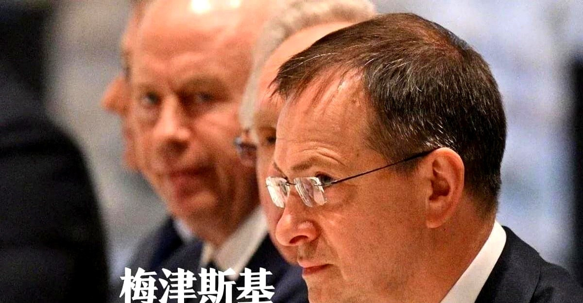 俄乌谈判俄罗斯出狠招，真绝了











开会谈判这种事儿，吵吵嚷嚷很