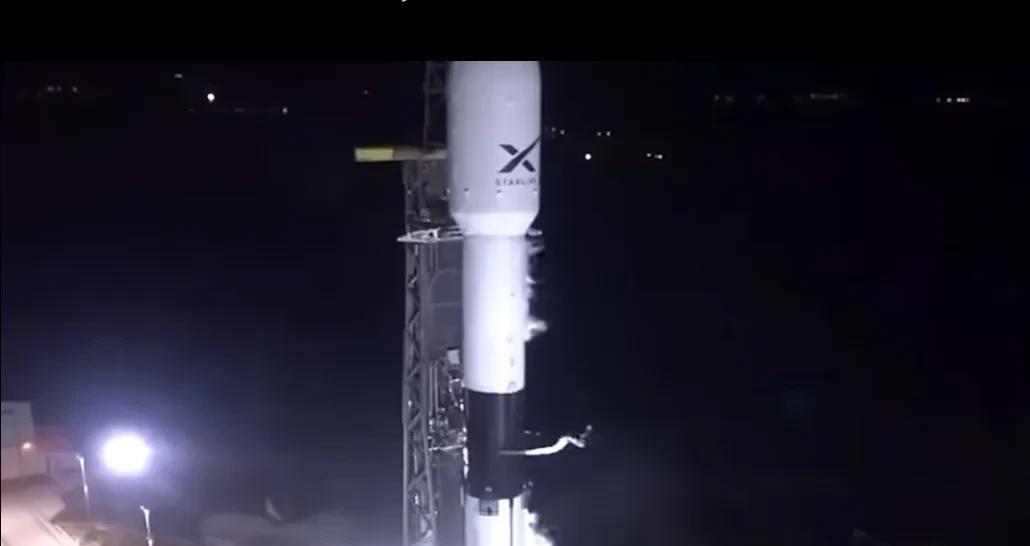 特朗普与小马翻脸，
称星链威胁美国安全。