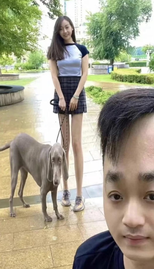 女友的腿，给狗和男友都长脸了！