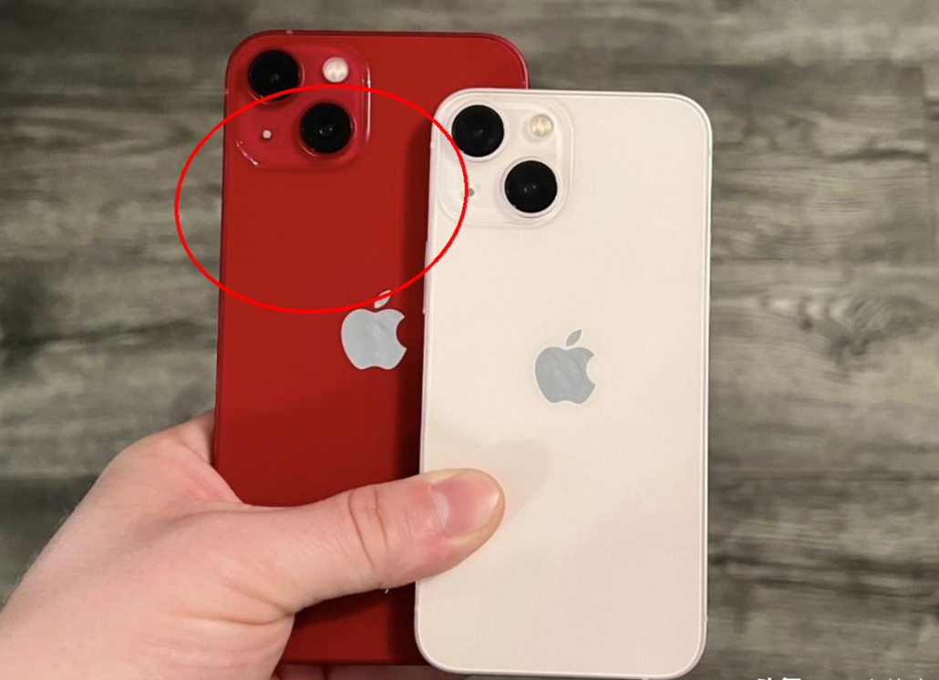 iPhone别乱升级系统，越升越卡。
我用了5部iPhone，发现一个规律：老机