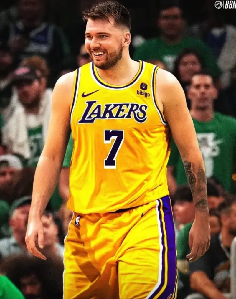 湖人113—109尼克斯，这比赛打的像总决赛一样，咱们说说这场比赛！
第一，东锲