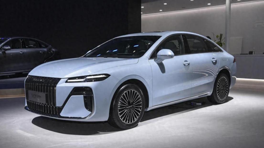 纯电续航160km，还五大件终身质保，荣威M7 DMH为何这么靠谱？