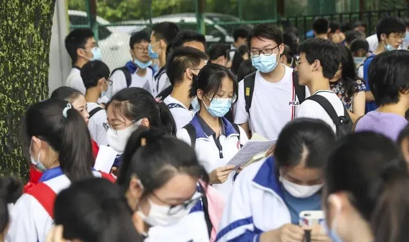 多年后才会发现：  
高考最奇妙的地方不在于它筛选出了谁，而在于它如何用