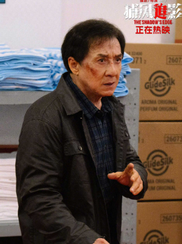 终于知道
为什么成龙都那么老了，却还在拍戏
不是为了挣钱，也不是闲不住，而是只要