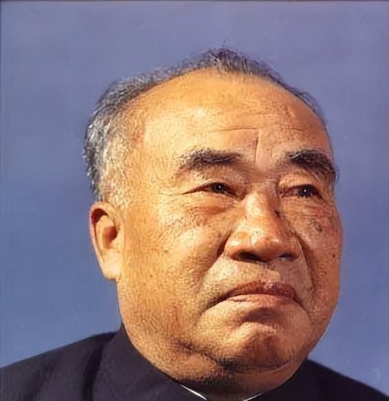 1974年，彭德怀去世时，临终想见朱德，他一次一次地向看守请求，可谁也不告诉朱德