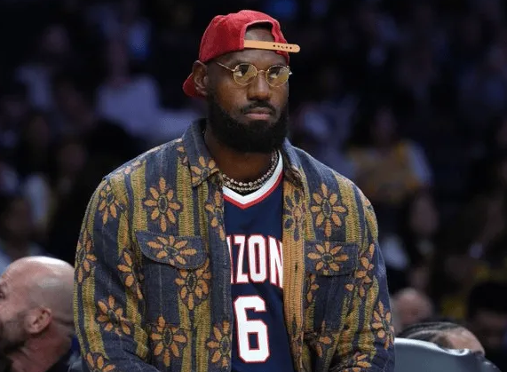 湖人主教练雷迪克在今日赛前接受了采访，谈到了詹姆斯的最新情况。
雷迪克表示詹姆斯