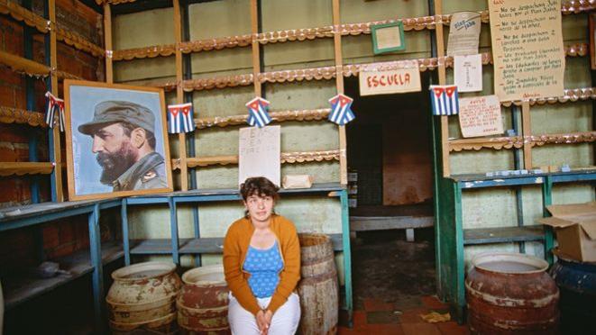 老照片 1994年的古巴 空荡荡的商店