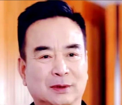 都说演员靠脸吃饭，可有些人偏偏出道就长了一张"长辈脸"！记得当年看《不要和陌生人