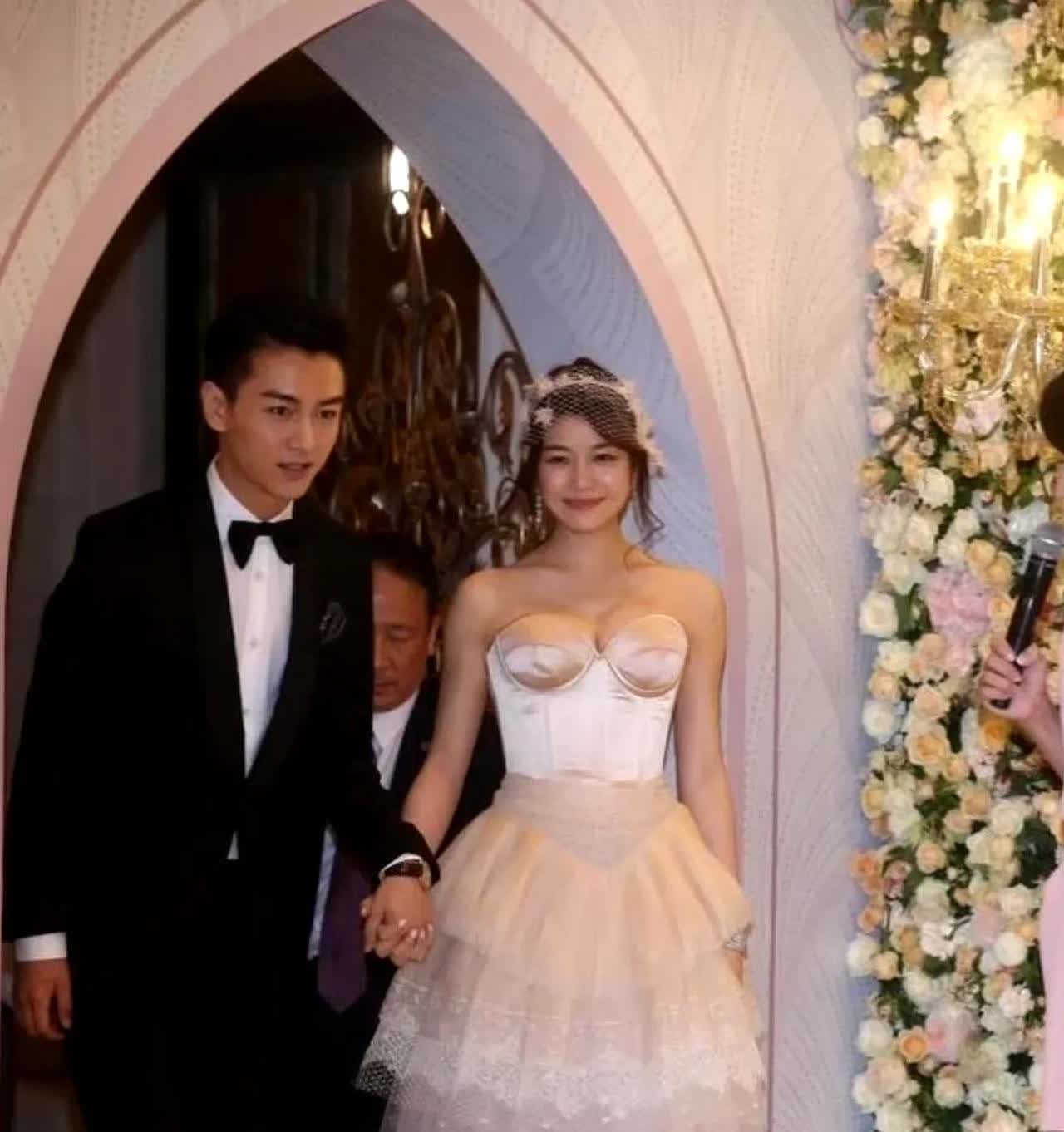 陈晓和陈妍希注定会离婚会，看看当年的照片。

陈晓陈妍希当年就不合适，陈晓就