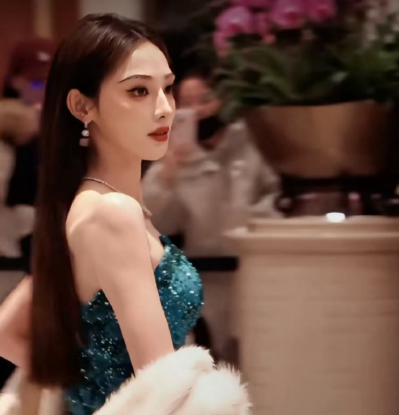 彭小苒工作室发长文诚恳道歉，针对写错粉丝群体名称、行程图调整未及时说明原因两大问