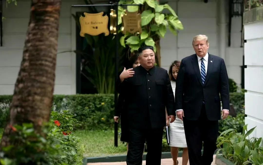 白宫称，特朗普愿再次与金正恩会晤，以实现朝鲜半岛无核化目标。 ???