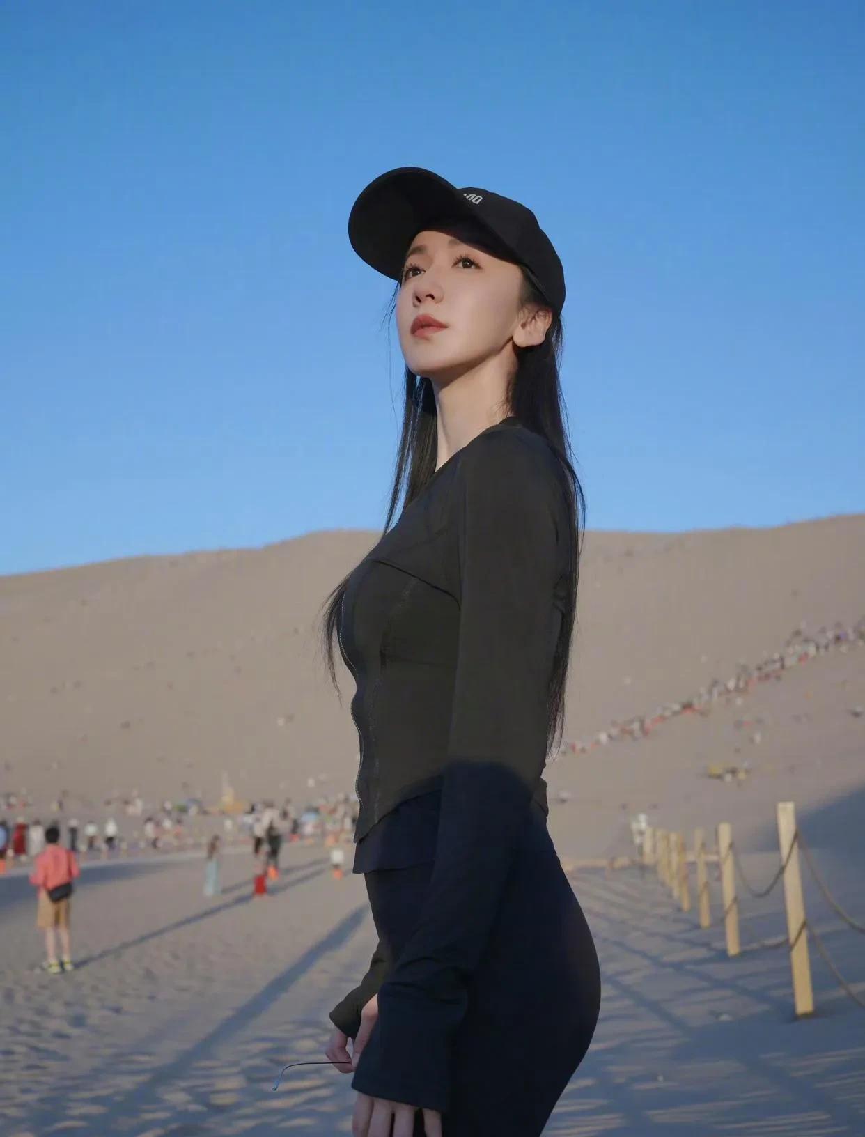 演员娄艺潇，身材比例堪称完美
