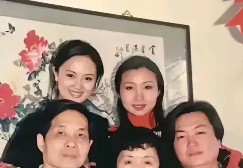 本不相信玄学，但有些事发生了，总会不由自主的代入！
看到朱媛媛和父母、哥、姐的