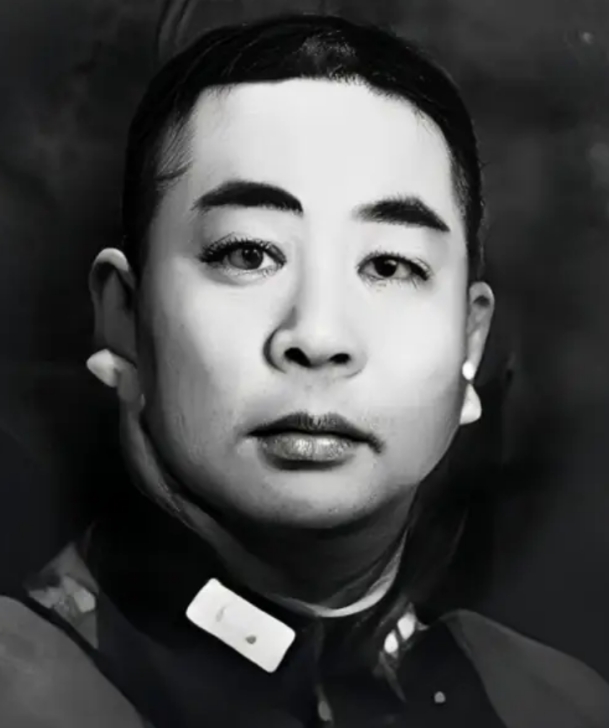 1959年，被关在功德林的国民党陆军中将，半夜去上厕所，却发现身后有一个白衣女子