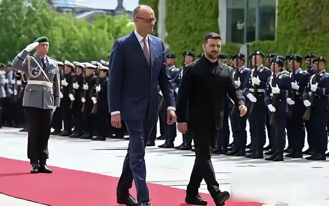 俄罗斯警告德国：如果德国提供的导弹打到俄罗斯境内，俄罗斯将直接炸柏林。
德国国防