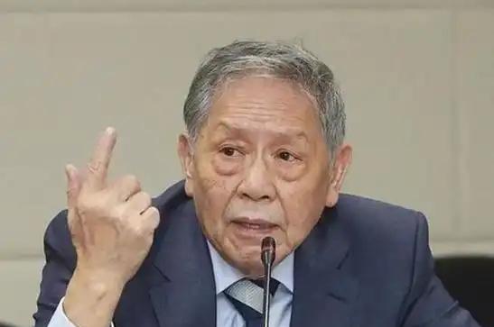帅化民：我已经80多岁了，活不久了，但我坚信我能看到祖国统一。
美国是10000