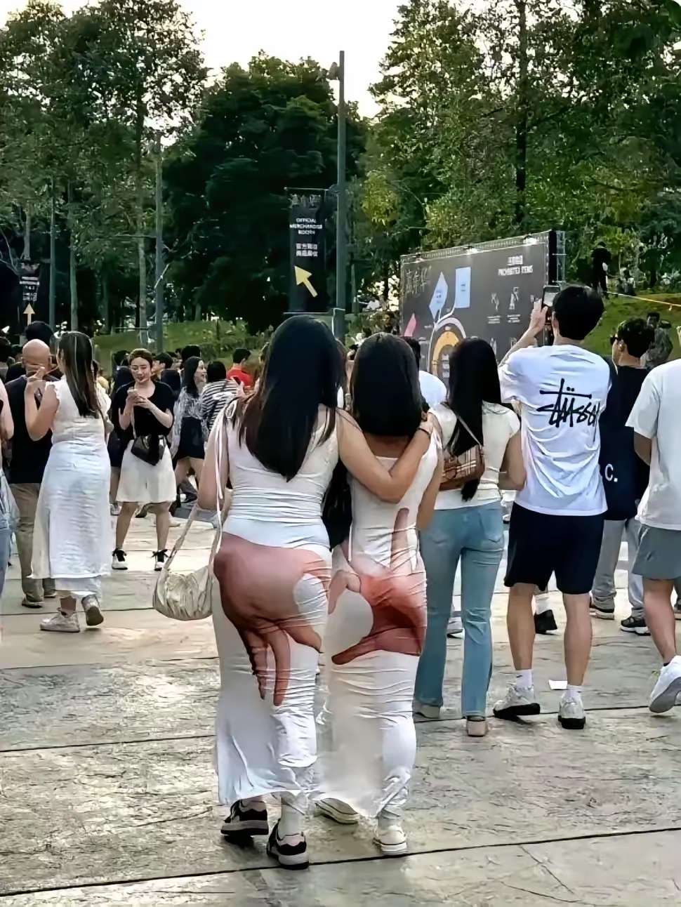 这裙子设计得，回头率太高了吧？