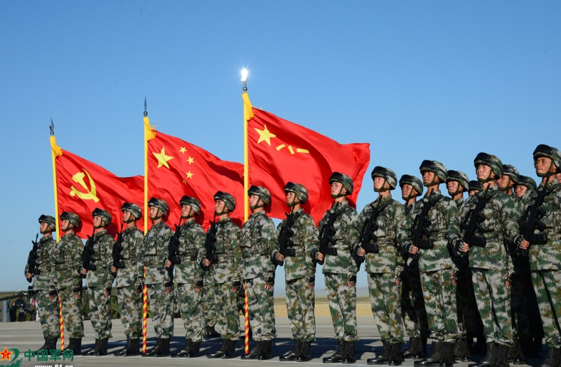 有网友认为，俄罗斯、伊朗、朝鲜和古巴等“反美先锋”，是在给中国挡刀，间接帮助中国