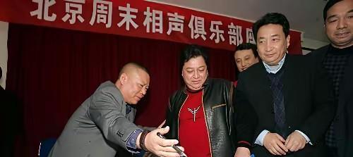 相声圈的开骂都是为了蹭流量，德云社掌握着相声圈的流量开关，正应了那句话，德云社是