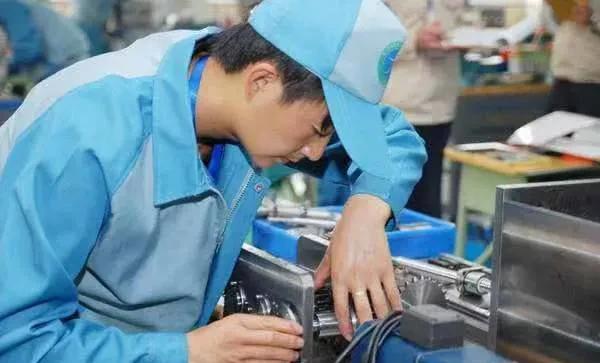 打工人的艰辛
在这个快节奏的时代，我们都有一个响亮的名号——打工人。打工人是什么