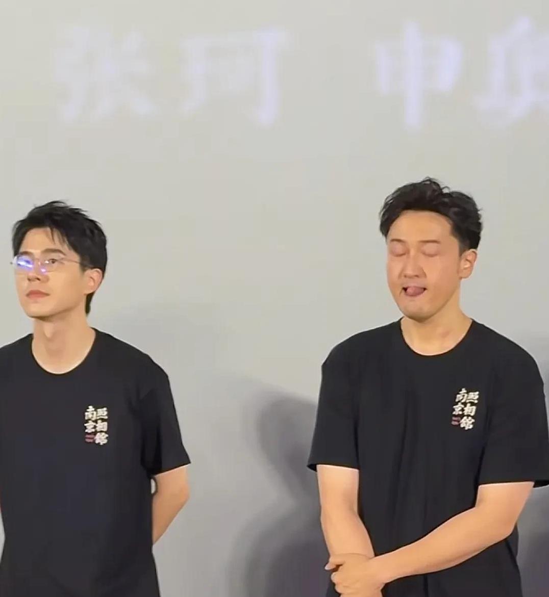 电影南京照相馆南京首映
首映结束后，演员们按照惯例登台跟影迷，媒体，嘉宾们见面。
