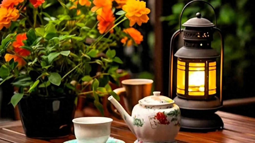 踏踏实实做事，坦坦荡荡做人，平平淡淡生活