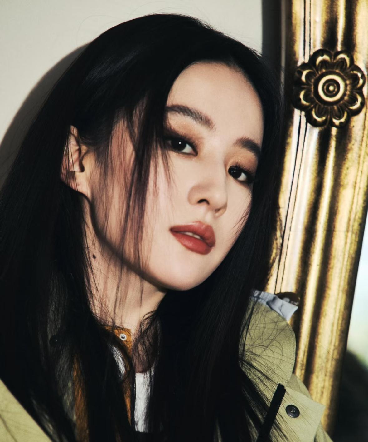 刘亦菲的美貌不吸引我
刘亦菲有多少存款不吸引我
万万没想到，刘亦菲吸引我的，竟然
