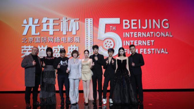 布一贤导演两部电影双双提名最佳影片其中一部斩获影后殊荣