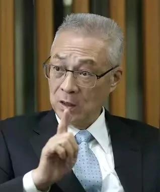 政绩斐然，民望不高，副手终究成了吴敦义的绝唱。
吴敦义做为本土大佬履历完整，做过