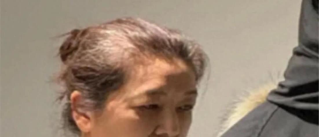 56岁江珊近照曝光！满头白发，皱纹明显！